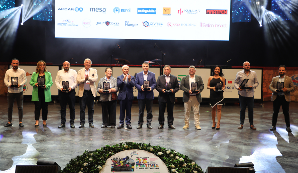 Festivale katkı sağlayan sponsorlara teşekkür plaket verildi
