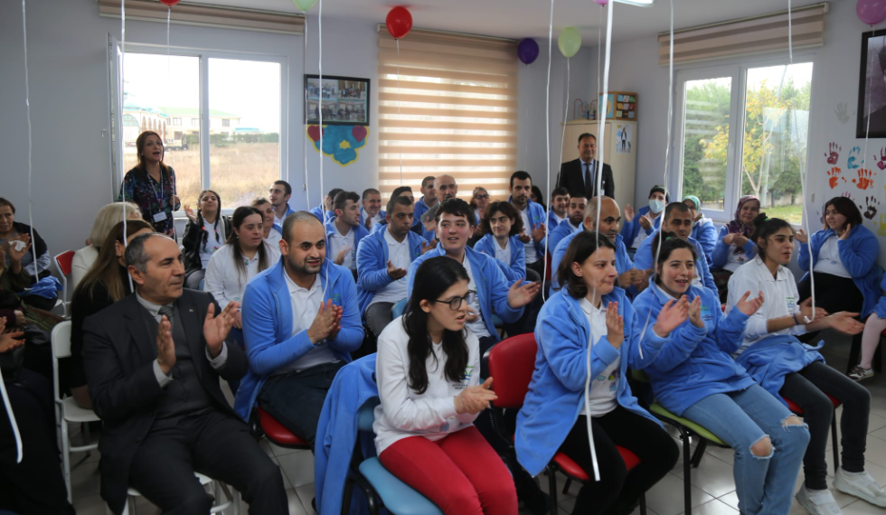 İshakoğlu Musıki Derneği ve Dezavantajlı İzci Kulübü aynı sahneyi paylaştı