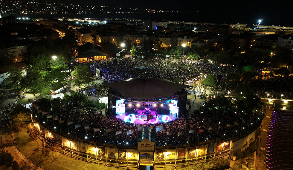 Koray Avcı muhteşem performansıyla festivale damgasını vurdu