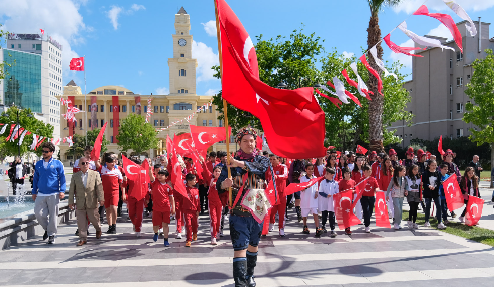 Bağımsızlığın ve aydınlanmanın 103 yılı büyük coşkuyla kutlandı