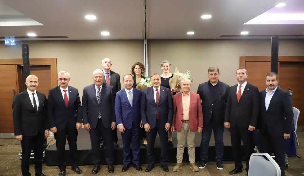 Başkan Akgün’e “Barınma Politikaları Özel Ödülü” verildi