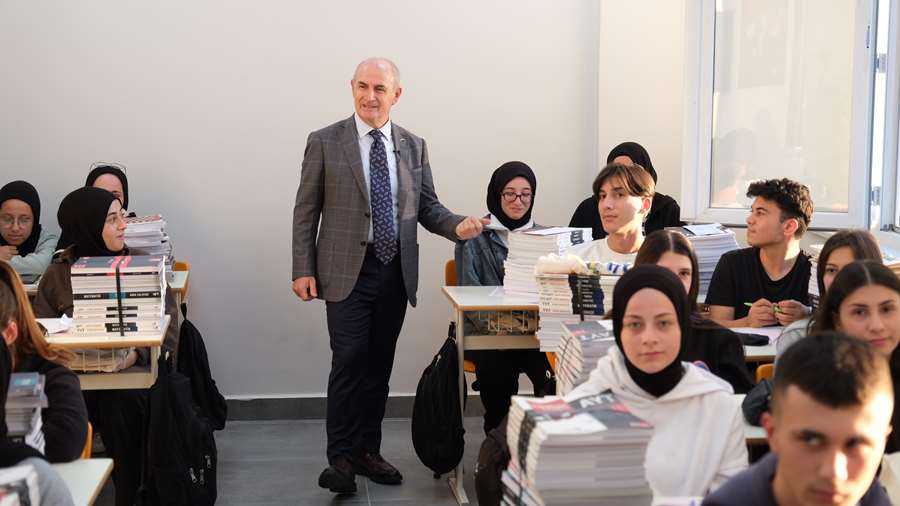 Başkan Akgün: Geleceğimizin olan gençlerimiz için elimizden gelenin fazlasını...
