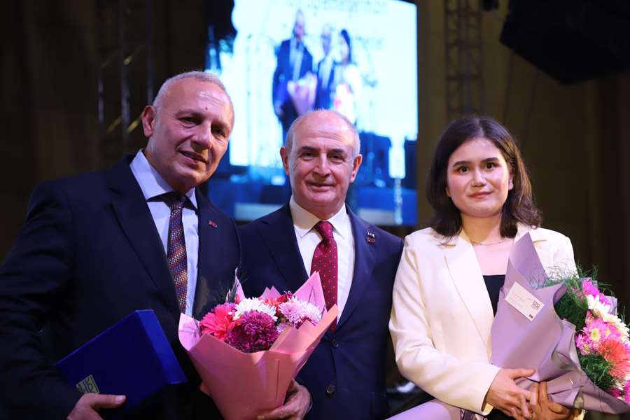 Binlerce öğretmen 100. Yıl Öğretmenler Günü Balosu’nda buluştu