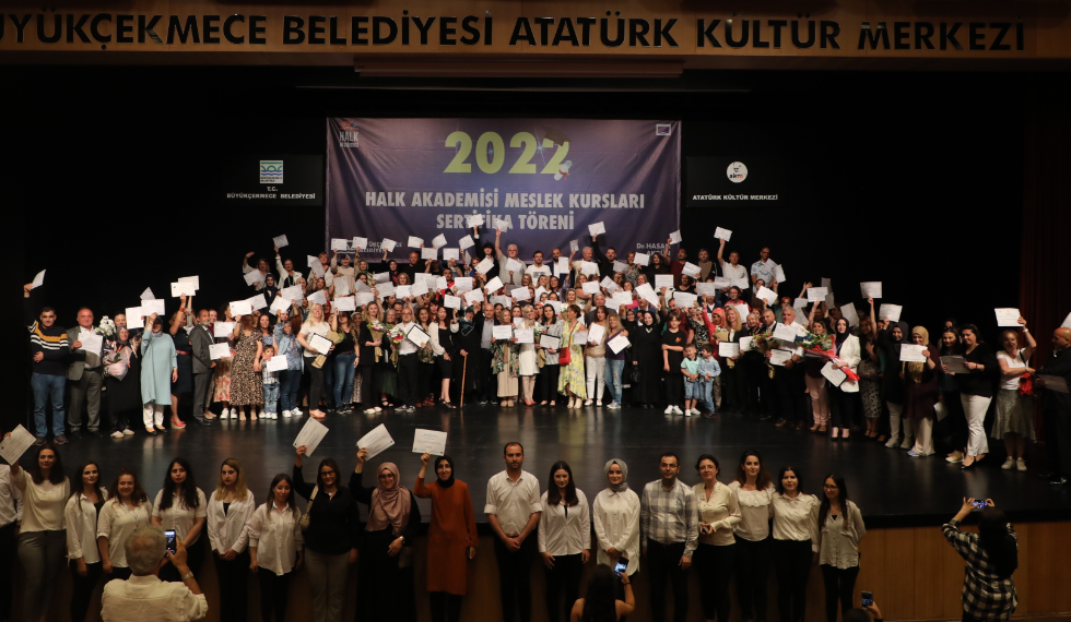 Halk Akademisi’nden 742 öğrenci daha mezun oldu