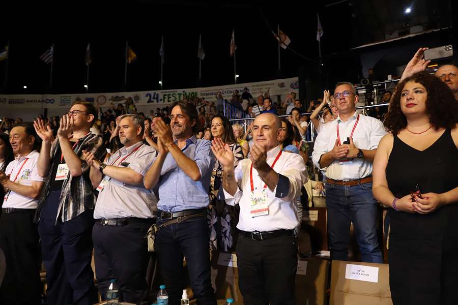 Macar dansçılardan binlerce Türk’ü ayakta alkışlatan sürpriz